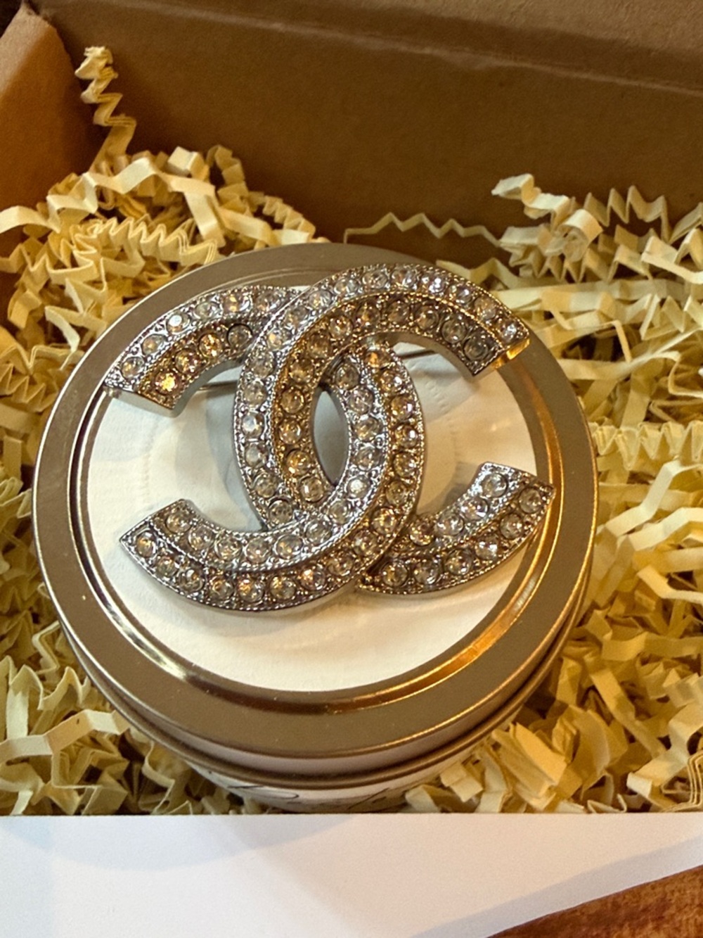 Fashion Jewelry Silver Crystal Interlocking CC Brooch - Picture 4 of 6